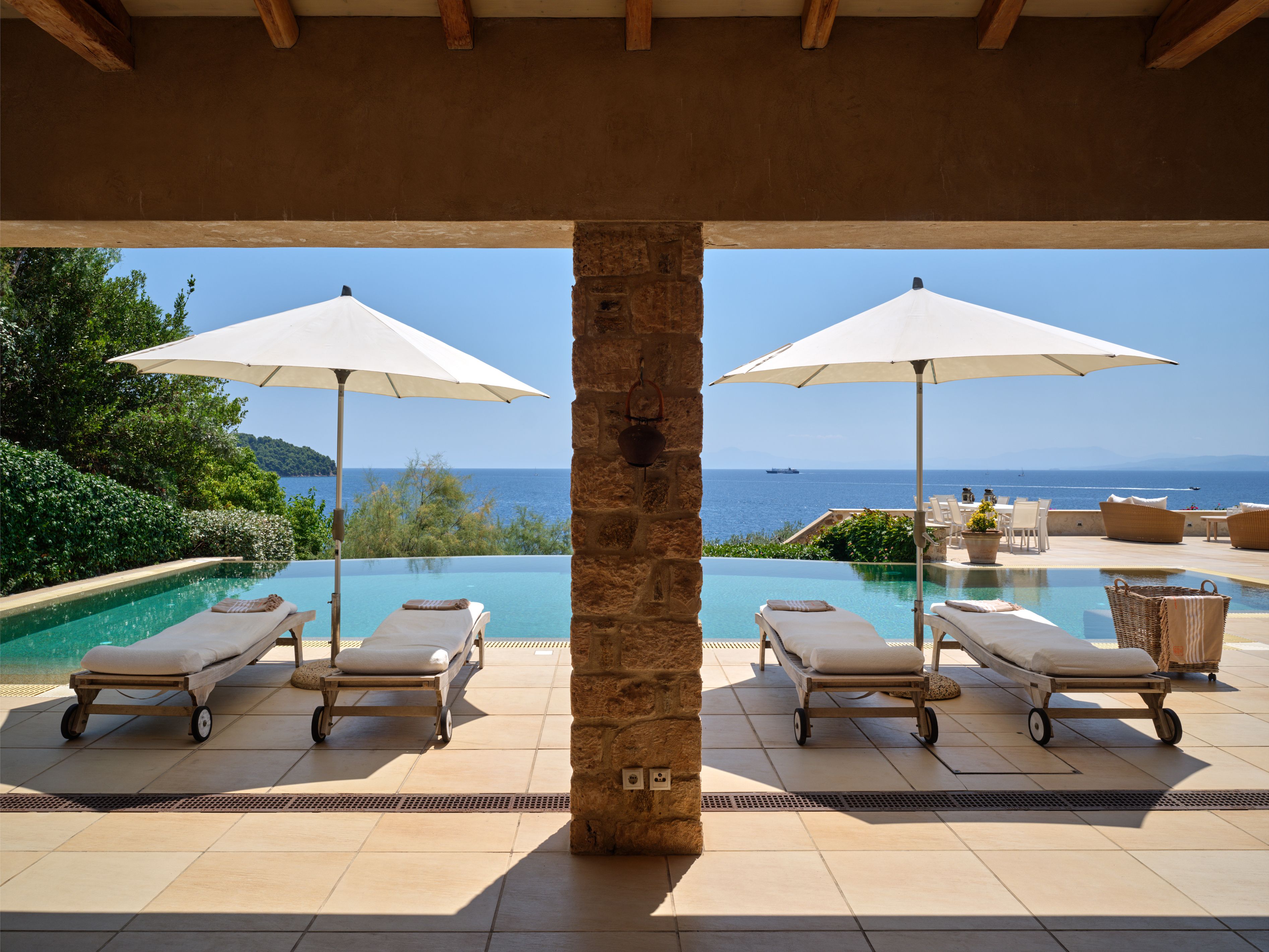 Villa Goldie infinity pool